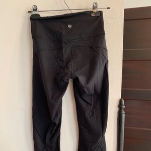 Lululemon black cropped leggings